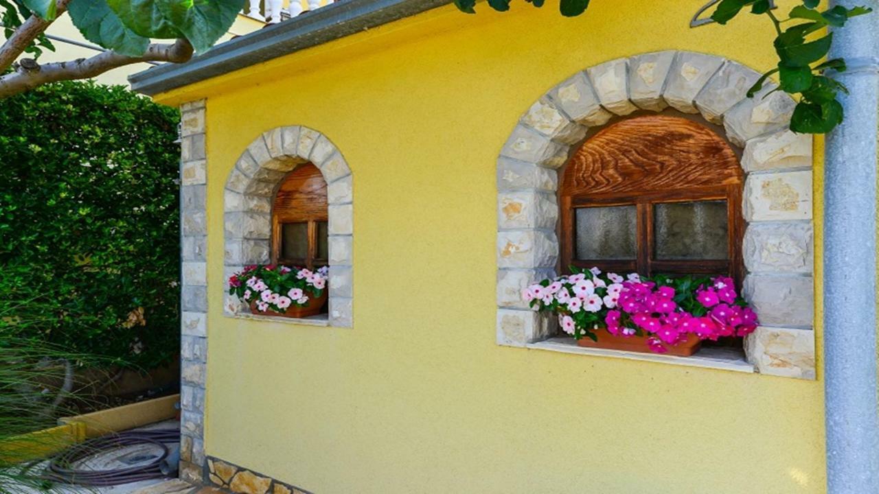 House Inga Appartement Vir